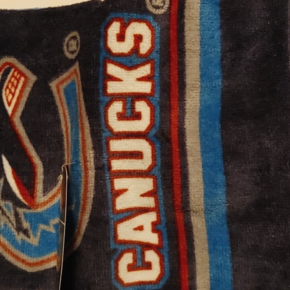 VANCOUVER Canucks hockey team Canada Hand Towel - Picture 4 of 6